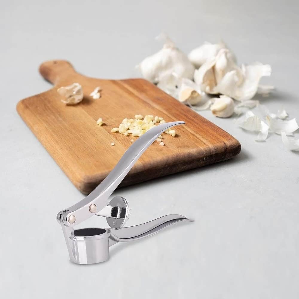 Garlic Press and Crusher, Stainless Steel Manual Garlic Mincer with Ergonomic Handle, Rust-Resistant Easy-Clean Kitchen Tool for Crushing and Chopping, Silver, XD-71 - image 4