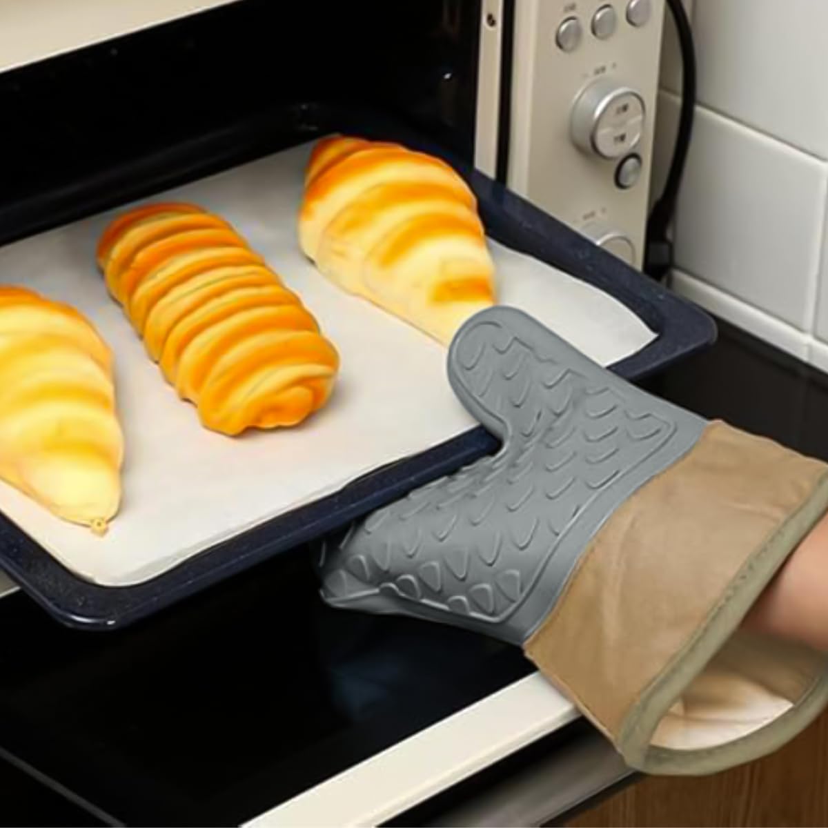 Silicone Oven Mitts, Heat-Resistant Long Kitchen Gloves with Non-Slip Grip and Soft Cotton Lining, Machine-Washable for Cooking, Baking, Grilling and BBQ, Grey - image 6